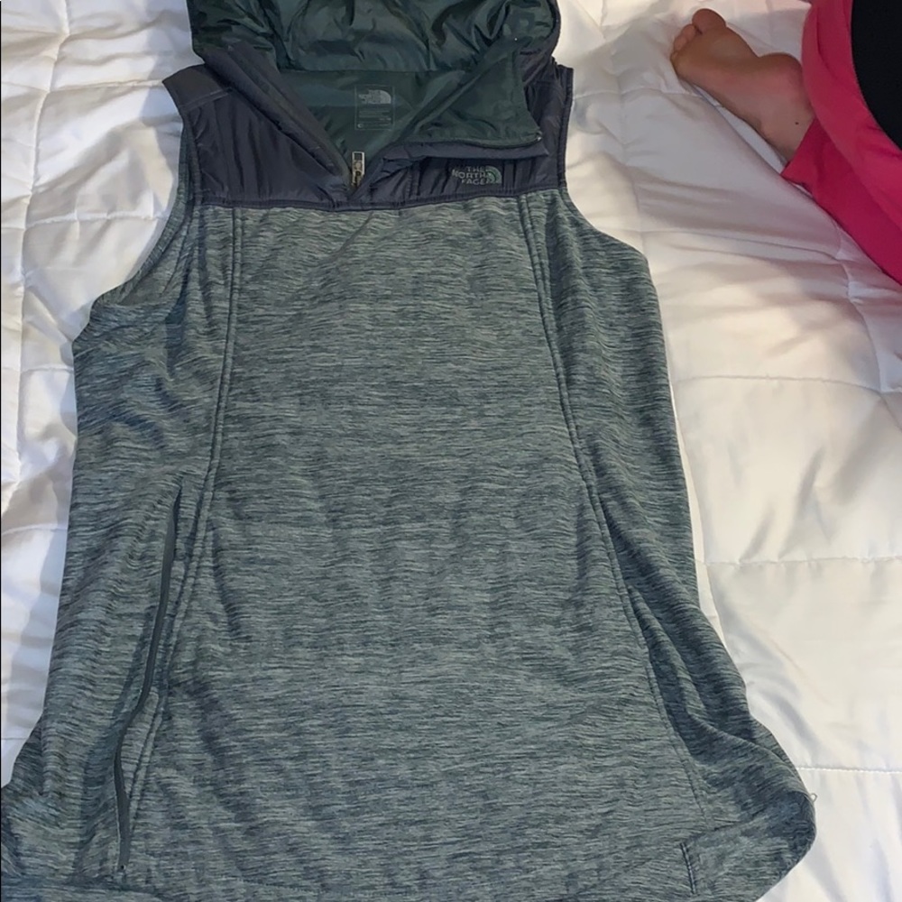 North Face Medium Tunic sleeveless 1/4 zip.  EUC